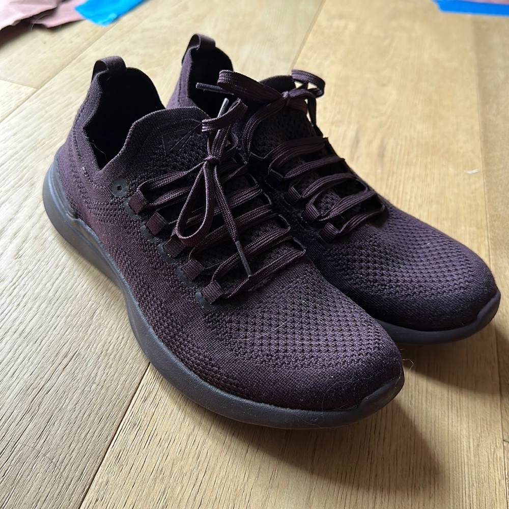 APL running shoes